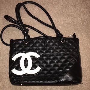 Black shoulder bag, quilted